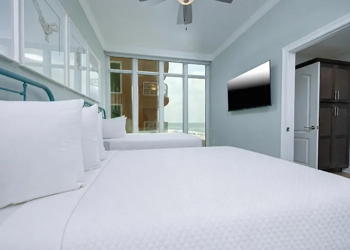 Phoenix Gulf Tower 404 Apartment *